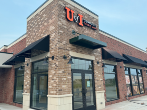 Exterior of Mahomet branch showing the "U of I Community Credit Union sign